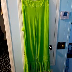 Wide leg pants tie at the waist with lace flare at the bottom size extra large